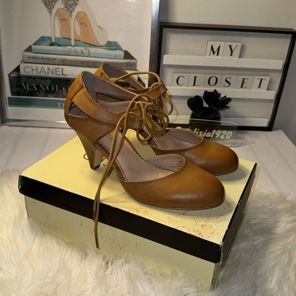 ModCloth Vintage Inspired Celica Oxford Pump 7.5 Tan leather - Picture 7 of 8
